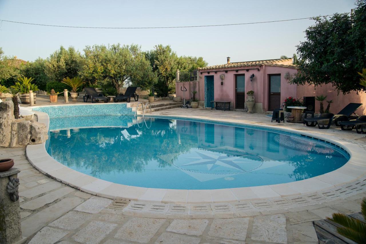 dependance in villa con piscina Ragusa Esterno foto