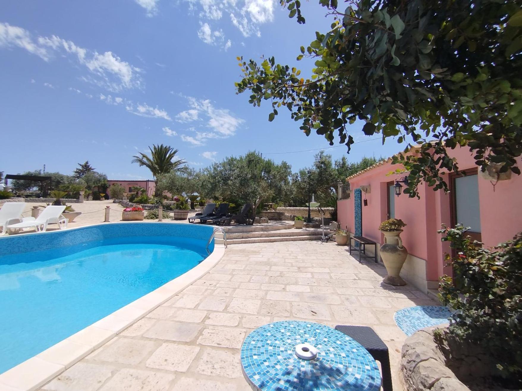 dependance in villa con piscina Ragusa Esterno foto